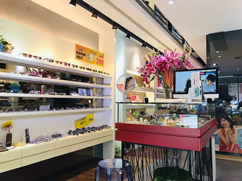 伯樂眼鏡深耕台南30年，蔡司高階驗光設備與職人調框服務，台南東區眼鏡行推薦